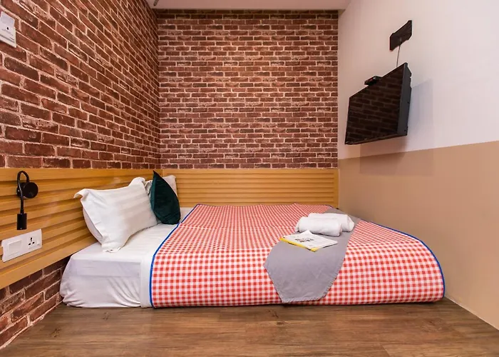 B Street Hotel